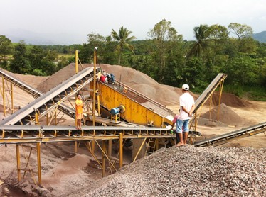 印度尼西亞時產(chǎn)200噸風(fēng)化石碎石生產(chǎn)線成套設(shè)備