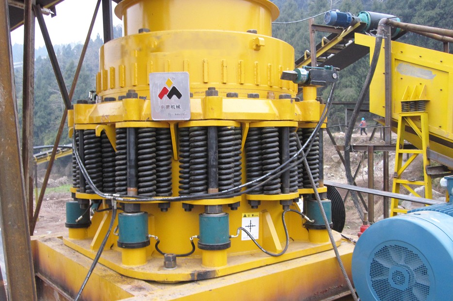 【金屬礦】四川時(shí)產(chǎn)300噸金屬礦破碎成套設(shè)備